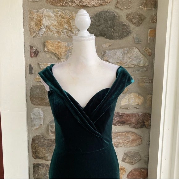 Revelry Bardot Velvet Fit and Flare Off Shoulder Maxi Gown Dress Green - Picture 5 of 16